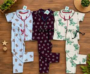 Conjunto de Pijama de Manga Corta con Cuello para Niños, Diseño Único, Suave y Casual, en Venta - Product Image 3