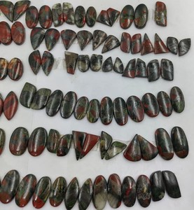 Venta al por mayor de gemas sueltas de cabujón de piedra de sangre natural en par a juego para la fabricación de pendientes y colgantes - Product Image 3