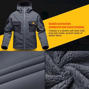 Veste softshell à capuche pour homme, poche à rabat, doublure en polaire, coupe-vent, résistante à l'eau, veste utilitaire, gris noir, OEM personnalisé - Product Image 3