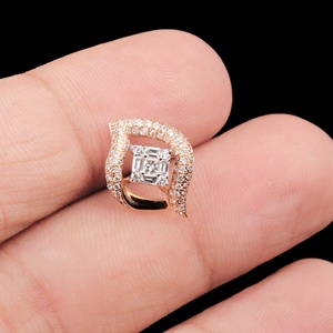 ต่างหูแบบติดหูทรงโค้งประดับเพชรทรงบาแกตต์ทองคำแท้ 18K สีโรสโกลด์จาก Memoria Jewels ขายส่ง - Product Image 5