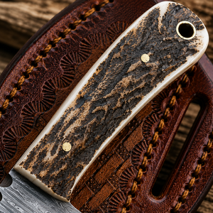 Couteau de chasse artisanal en acier Damas avec manche en corne, lame fixe, fourreau en cuir - Product Image 2