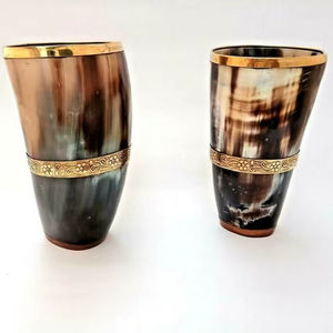 Mug en corne artisanal personnalisé avec gravure viking, en céramique, hautement poli, corne naturelle d'Inde, pour cadeaux d'affaires - Vin, bière - Product Image 1