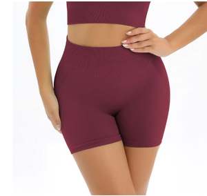 Conjunto de 2 piezas de ropa deportiva para yoga y gimnasio: Sujetador deportivo y shorts de cintura alta, OEM ODM, venta al por mayor, para mujer, acanalado, sin costuras, liso por delante. - Product Image 2