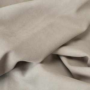 Cuir suédé gris clair en peau de vache pour la confection de chaussures haut de gamme, vestes, vêtements et revêtements de meubles – Stock disponible - Product Image 2