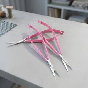 Ciseaux à sourcils roses en acier inoxydable, lame tranchante, manche en plastique, outils de beauté, pour droitiers, pointe droite - Product Image 3