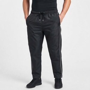 Ensemble de survêtement en nylon pour homme, vêtements de sport décontractés, veste et pantalon légers résistants au vent, fournisseur d'usine OEM ODM - Product Image 4