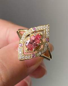 Magnifique bague de fiançailles en or 14 carats avec zircon cubique rose taille poire, style Art Déco vintage et délicat - Product Image 3