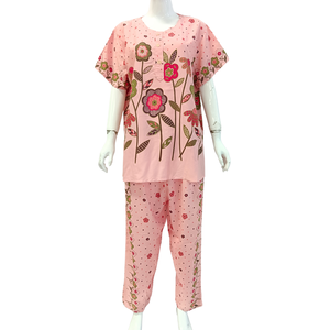 Pyjama décontracté pour femmes, ensemble composé d'un haut à manches courtes et d'un pantalon long, confortable à porter au quotidien par Chrysanta - Product Image 2
