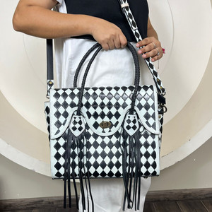 Bolso de mano con flecos de tablero de ajedrez en blanco y negro, bolso de hombro con asa trenzada de cuero, bolso de mano de estilo occidental para mujer - Product Image 4