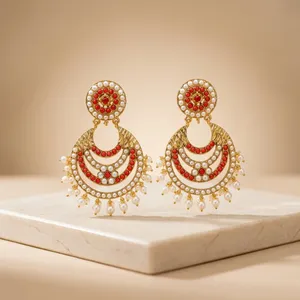 Boucles d'oreilles pendantes Bhargavi en alliage de cuivre plaqué or avec zircon en forme de fleur, perles d'imitation, bijoux ethniques tendance et originaux - Product Image 3