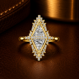 Bague de fiançailles en or jaune 14K 18K avec halo de diamants de laboratoire taille triangle DEF VVS, bijoux fins classiques pour mariage, vente en gros OEM - Product Image 1