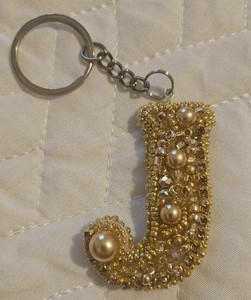 Llavero personalizado con letras y cuentas, colgante de cuentas premium para bolso, llavero de moda, accesorio decorativo para llaves y bolsos - Product Image 1