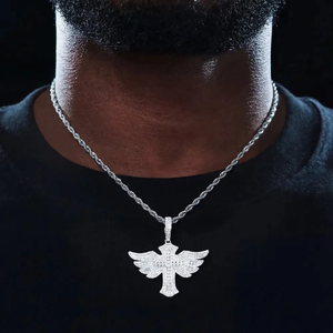 Pendentif Croix Ailes d'Ange en Moissanite Argentée 55mm, Bijou Religieux Bicolore Blanc et Jaune, Style Hip Hop, Effet Givré (Seulement le Pendentif) - Product Image 3