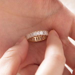 Anillo de Oro Amarillo Sólido de 18K con Diamante Cultivado en Laboratorio de Corte Esmeralda de 4x2.5mm Personalizable, Anillo de Boda de Lujo con Corte Escalonado de Eternidad Completa Premium - Product Image 1