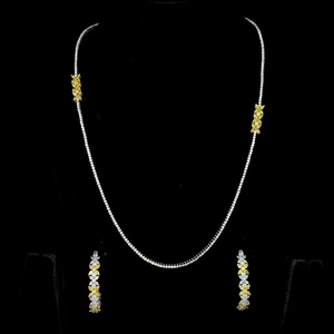 Collier en diamants avec stations florales en or jaune et boucles d'oreilles pendantes assorties, ensemble de bijoux de luxe élégant pour mariée, pour femmes - Product Image 2