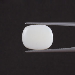 โอปอลสีขาวธรรมชาติแบบขายส่ง น้ำหนัก 6.96 กะรัต รูปทรงคุชชั่น ขนาด 14x11 มม. ได้รับการรับรองจาก IGI ขัดเงา ลงแว็กซ์/น้ำมัน ขนาดเล็ก 6 มม. - Product Image 3