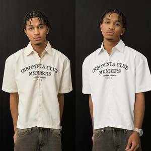 ผู้ผลิตขายส่งเสื้อเชิ้ตแขนสั้นทรงบ็อกซี่ สตรีทแวร์ สไตล์วันพักผ่อน พิมพ์ลายตัวอักษร ผลิตในเวียดนาม รับผลิตแบบ OEM ODM - Product Image 4