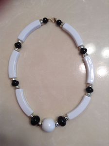 Collier en résine fait main avec un design artistique unique, pendentif en époxy coloré pour femmes, accessoires de mode et cadeau - Product Image 5