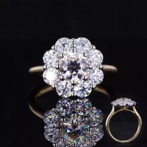 Anillo de Diamantes Mossinate con Forma de Flor de Alta Calidad, Moderno para Mujeres, Ideal para Fiestas y Regalos, Disponible a un Precio Accesible - Product Image 2
