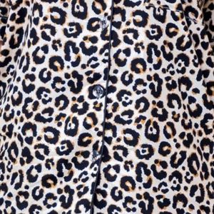Ensemble pyjama femme imprimé léopard noir et blanc, chemise à manches courtes boutonnée et pantalon assorti, vêtements de nuit élégants, fabricant OEM sur mesure - Product Image 5