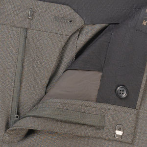 Pantalon habillé décontracté pour homme, texture lisse, style professionnel moderne et décontracté, idéal pour le bureau et les occasions formelles. - Product Image 6