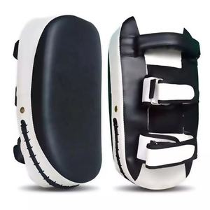 เครื่องชกมวยแบบโค้งหนัง PU สำหรับต่อยมวยเตะแบบยูนิเซ็กซ์โลโก้ออกแบบได้ตามต้องการสำหรับมวยไทย - Product Image 4