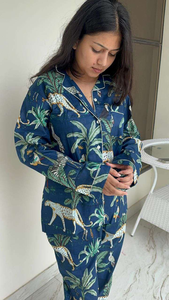 Conjunto de Pijama Indio de Algodón Hecho a Mano con Estampado Digital de Animales Urvi Creactions, Cuello en V, Largo Completo, Suave, para Verano y Otoño, Venta al por Mayor - Product Image 2