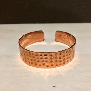 Brazalete de Cobre Hecho a Mano, Joyería Metálica Moderna Ajustable, Accesorio Unisex de Artesanía Exquisita - Product Image 1