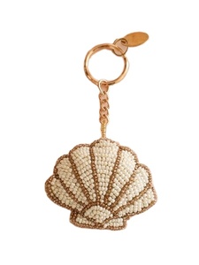 Llavero y accesorio para bolso con diseño de fresa, bordado con cuentas de colores rojo y verde, de la India. - Product Image 3