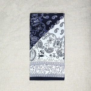 Écharpe carrée réversible pour femme, motif Paisley, bleu marine et blanc, pour un usage quotidien au printemps, impression numérique, légère et durable - Product Image 2