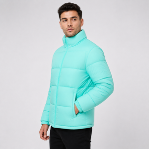 Prendas de abrigo acolchadas premium que ofrecen un calor práctico y un confort suave con una construcción elegante para la versatilidad del estilo urbano en invierno. - Product Image 4