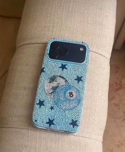 Funda de Teléfono Hecha a Mano con Diseño de Flores Bordadas, Base de Algodón Colorido y Cuentas de Vidrio - Product Image 4