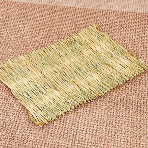 Tapis en herbe naturelle pour lapins, tapis de foin tissé comestible, litière à mâcher, doublure de cage, coussin rafraîchissant pour petits animaux - Product Image 3