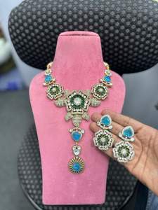 Conjunto de collar Fusion de última moda y calidad premium para mujer, diseño hermoso, acabado de lujo, perfecto para fiestas y bodas. - Product Image 3