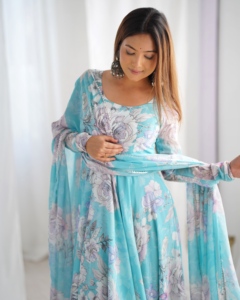 Vestido Anarkali de 7 metros con vuelo, en georgette floral sintético, con forro interior de microalgodón y chal dupatta con borde de encaje, para mujer. - Product Image 2