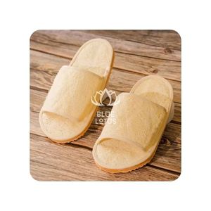 [BEST SELLER] Sandales légères en loofah, idéales pour les centres de spa, les stations thermales et les villas de vacances au Vietnam - Product Image 1