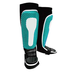 Protège-tibias MMA personnalisés fabriqués au Pakistan, protections de voûte plantaire en gel professionnelles, protège-tibias de boxe pour une protection accrue des jambes et des pieds - Product Image 2