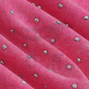 T-shirt rose personnalisé pour homme, effet délavé, avec strass et cristaux thermocollés étincelants sur toute la surface, style vintage, coupe oversize et grammage lourd - Product Image 5