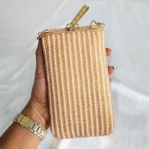 Coque de téléphone fantaisie en carton mignon fait main avec feuille d'argent et or, bracelet de perles, pour iPhone 17 16 15, avec diamants et paillettes, vente en gros - Product Image 6