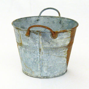 Maravilloso diseño de cubo pequeño cuadrado de metal galvanizado con asa de madera para decoración del hogar o jardín, o como recuerdos de fiesta, en oferta. - Product Image 2