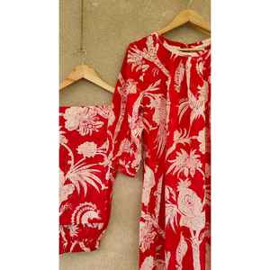 Conjunto de 2 piezas Kurta Rojo Jardín de Pavo Real para Mujer - Product Image 3