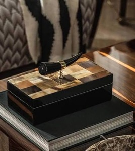 กล่องใส่ของทำจากเขาควายขัดเงาสไตล์โบราณจาก ILAHI รูปทรงสี่เหลี่ยมผืนผ้า ลายสัตว์ เป็นมิตรกับสิ่งแวดล้อม ภายในนุ่ม สำหรับใส่ของละเอียดอ่อน  แบบเฟิง - Product Image 2