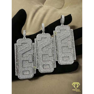 Colgante de Número con Incrustaciones de Diamantes de Lujo, con Texto Lateral Personalizado en Plata 925 con Diamantes Cultivados en Laboratorio - Product Image 2