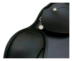 Silla de montar inglesa de cuero negro para doma y salto con estructura de madera y herrajes de latón, logotipo personalizado - Product Image 2