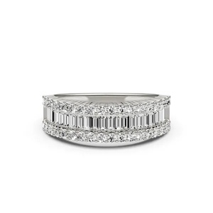 แหวนแต่งงานแบบ Eternity Band ประดับเพชรโมอิสซาไนต์สีขาวทองคำขาว ทรงบาแกตต์และทรงกลมเจียระไนแบบ Brilliant สามแถว สำหรับผู้หญิง เหมาะสำหรับวันครบรอบแต่งงาน - Product Image 3