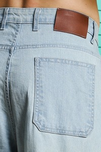 Jean en denim de voyage style motard, coupe ample et robuste, jambe large, éco-responsable, taille mi-haute, printemps-été - Product Image 5