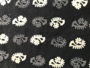 Tissu en coton imprimé à la main noir et blanc, motif Paisley Buti |   Vente en gros à Jaipur - Product Image 2