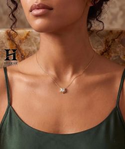 Colgante de Diamantes con Forma de Gato de Lujo, Collar con Motivo Animal en Oro de 14K/18K, Joyería Fina de Heerak Diamonds - Product Image 1