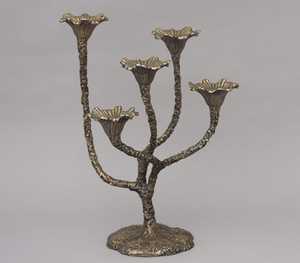 Candelabro rústico antiguo con acabado de aluminio y cinco portavelas para decoración del hogar, diseño duradero. - Product Image 3