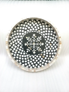 ถาดกลมฝังมุกจาก Blossom Craft India |   ของตกแต่งรูปทรงเรขาคณิตลายดอกไม้ - Product Image 3